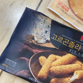 디케이식품(주) 고르곤졸라&모짜렐라 치즈스틱 400g — 5점을 준 리뷰어가 2023년 3월 올린 사용 사진