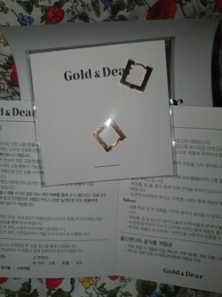 [골드앤디어] 14K 사각 네모 원터치 귀걸이_3color — 5점을 준 리뷰어가 2021년 5월 올린 사용 사진