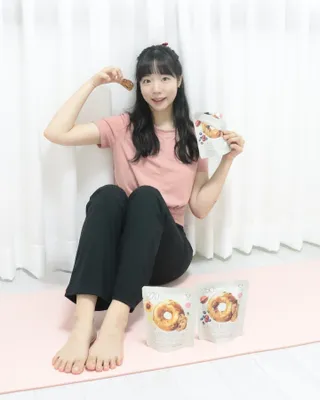 CJ올리브영 베리 & 체리 프로틴 베이글칩 / 치즈 & 복숭아 프로틴 베이글칩 — 5점을 준 리뷰어가 2023년 4월 올린 사용 사진