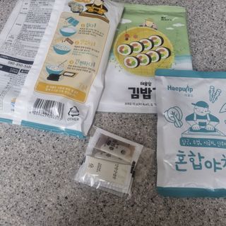 해풀잎 누구나 김밥*1ea [(혼합야채 35g *1ea,  김밥김 (5g, 5ea),  양념간장 (6g, 5ea), 참기름(5g, 2ea)] — 5점을 준 리뷰어가 2022년 7월 올린 사용 사진