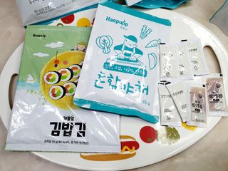 해풀잎 누구나 김밥*1ea [(혼합야채 35g *1ea,  김밥김 (5g, 5ea),  양념간장 (6g, 5ea), 참기름(5g, 2ea)] — 4점을 준 리뷰어가 2022년 5월 올린 사용 사진