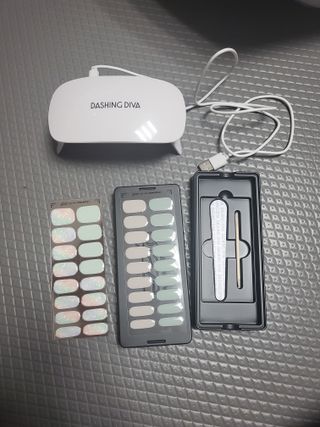데싱디바 글레이즈 젤네일 포일 이펙트 네일_4종 중 택 1 — 5점을 준 리뷰어가 2021년 9월 올린 사용 사진