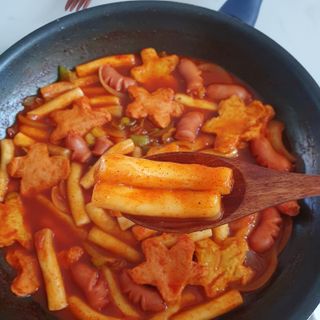 빨간키트 떡볶이 밀키트 2~3인분 매운맛 국물 떡볶이 만들기 쉬운 황금 레시피 분말 소스로 간편한 요리 — 5점을 준 리뷰어가 2021년 8월 올린 사용 사진