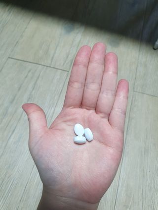 입 냄새 완화에 도움을 주는 에티켓 캔디 앳캔디 스트롱민트 — 4점을 준 리뷰어가 2021년 3월 올린 사용 사진
