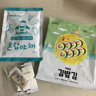 해풀잎 누구나 김밥*1ea [(혼합야채 35g *1ea,  김밥김 (5g, 5ea),  양념간장 (6g, 5ea), 참기름(5g, 2ea)] — 4점을 준 리뷰어가 2022년 7월 올린 사용 사진