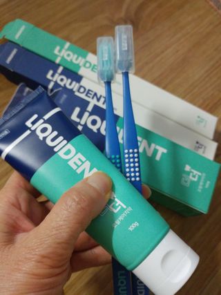 리퀴덴트 오랄케어 온가족용 리퀴덴트 더더 오랄케어 무불소 치약 + 임상시험완료 이중 미세 엠보싱 칫솔 올데이세트 — 5점을 준 리뷰어가 2020년 12월 올린 사용 사진