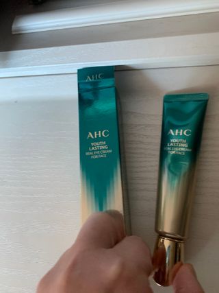 [NEW 탄력유턴 아이크림] AHC 유스 래스팅 리얼 아이크림 포 페이스 — 5점을 준 리뷰어가 2021년 2월 올린 사용 사진