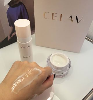 프리마인 바르기만 하면 철벽 스킨케어+24시간 마스크팩 효과. 셀라브 리제너레이팅 시스템 부스터+크림 세트 — 4.5점을 준 리뷰어가 2023년 5월 올린 사용 사진