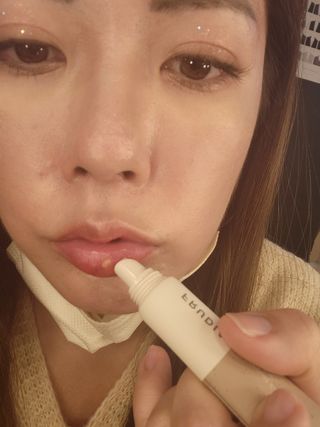 [후르디아] 올리브영 착한보습 비건 립버터 2종 — 5점을 준 리뷰어가 2023년 1월 올린 사용 사진