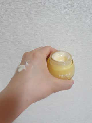 [후르디아] 미백 기능성 감귤 브라이트닝 크림 — 5점을 준 리뷰어가 2021년 4월 올린 사용 사진