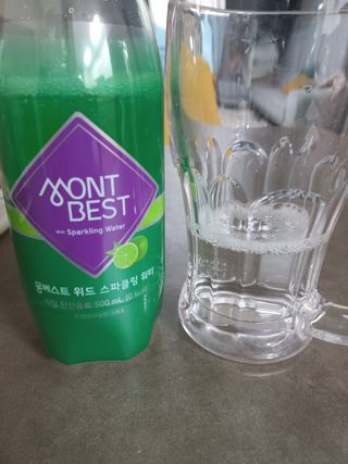 몽베스트 Montbest with Sparkling water Lime20병 — 4.5점을 준 리뷰어가 2021년 10월 올린 사용 사진