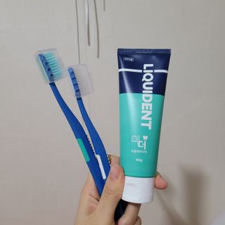 리퀴덴트 오랄케어 온가족용 리퀴덴트 더더 오랄케어 무불소 치약 + 임상시험완료 이중 미세 엠보싱 칫솔 올데이세트 — 5점을 준 리뷰어가 2020년 12월 올린 사용 사진