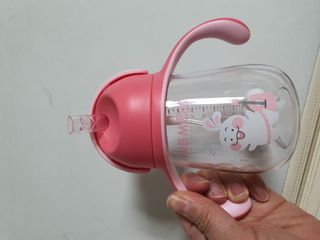 유비맘 트라이탄 코니빨대컵_컬러 랜덤 발송 — 5점을 준 리뷰어가 2021년 3월 올린 사용 사진