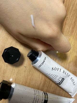 멈칫(MUMCHIT) 넥퍼퓸 NECKPERFUME 2가지 향 — 5점을 준 리뷰어가 2021년 12월 올린 사용 사진