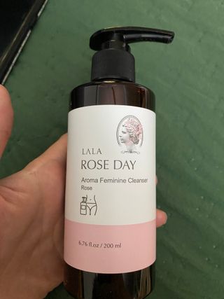 라라로즈데이 시즌2 여성청결제 200ml 아로마 페미민 클렌저, 독일더마인증 — 5점을 준 리뷰어가 2021년 9월 올린 사용 사진