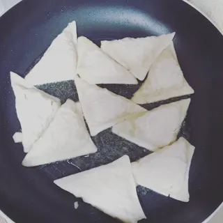(주)성경순만두 곤약만두.콘치즈만두,삼각당면만두,당면 야끼만두,대구전통 납작만두,떡뽁이 매콤소스,달콤소스 — 4점을 준 리뷰어가 2023년 4월 올린 사용 사진