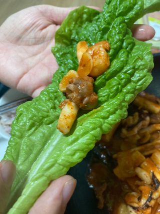 화끈한녀석들 새오똥400g 새우,오징어,똥집 볶음요리 소스,밀떡, 참기름 포함 — 3점을 준 리뷰어가 2022년 12월 올린 사용 사진