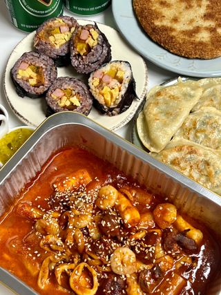 화끈한녀석들 새오똥400g 새우,오징어,똥집 볶음요리 소스,밀떡, 참기름 포함 — 5점을 준 리뷰어가 2022년 11월 올린 사용 사진