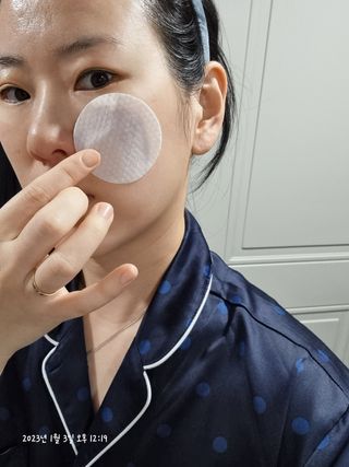 오투에니원 화이트 스완 갈락토미세스 비타민 C 필링 패드 60매 — 5점을 준 리뷰어가 2023년 1월 올린 사용 사진