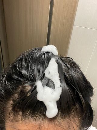 블룸비 거품 두피 샴푸 — 5점을 준 리뷰어가 2022년 6월 올린 사용 사진