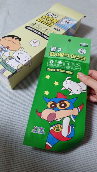 [숨그림]  덴탈마스크 짱구 우리아이 그리고 내가 쓰는 믿을수있는 케릭터 마스크  16종 — 5점을 준 리뷰어가 2021년 10월 올린 사용 사진