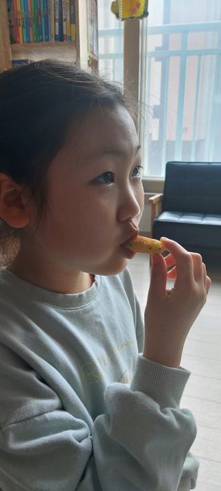 디케이식품(주) 고르곤졸라&모짜렐라 치즈스틱 400g — 5점을 준 리뷰어가 2023년 3월 올린 사용 사진