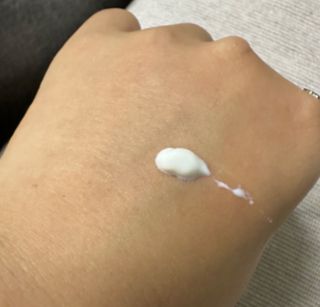 [스킨1004] 마다가스카르 센텔라 히알루-시카 워터핏 선세럼 50ml — 4점을 준 리뷰어가 2024년 5월 올린 사용 사진