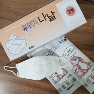 케이파이 나날마스크 [케이파이 나날] KF94 마스크 50매입 (개별포장) ,  여름에도 좋은 숨쉬기 편한 순수 국산 마스크 — 5점을 준 리뷰어가 2022년 7월 올린 사용 사진