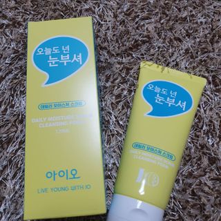 IO 아이오 오늘도 넌 눈부셔 - 데일리 스크럽 클렌징폼 — 5점을 준 리뷰어가 2021년 3월 올린 사용 사진