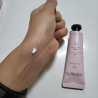 러브모아 향수 고체향수 승무원 고체향수 바르는 향수 니치향수 도손 우드세이지 앤 씨솔트 — 5점을 준 리뷰어가 2023년 1월 올린 사용 사진