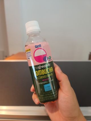더그레잇티 콤부차 [매일유업] 더그레잇티 44kcal 콤부차 300ml *12개입 (오리지널 6개+베리리치 6개) — 4.5점을 준 리뷰어가 2023년 8월 올린 사용 사진