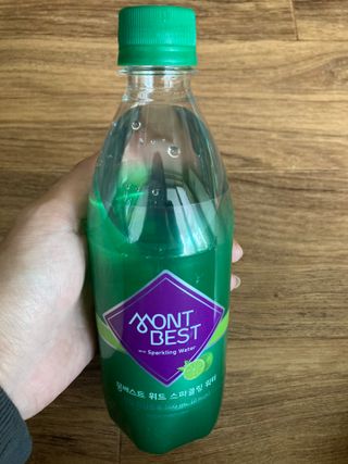 몽베스트 Montbest with Sparkling water Lime20병 — 4.5점을 준 리뷰어가 2021년 10월 올린 사용 사진