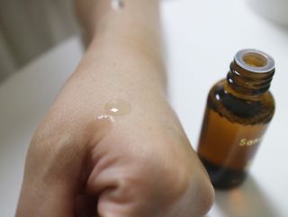 스킨큐어 산다화 비타민c 화이트닝 에센스 30ml — 5점을 준 리뷰어가 2023년 9월 올린 사용 사진