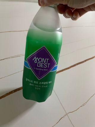 몽베스트 Montbest with Sparkling water Plain 20병 — 5점을 준 리뷰어가 2021년 11월 올린 사용 사진
