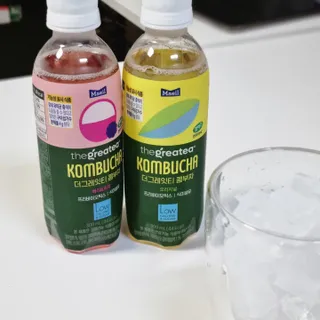 더그레잇티 콤부차 [매일유업] 더그레잇티 44kcal 콤부차 300ml *12개입 (오리지널 6개+베리리치 6개) — 3점을 준 리뷰어가 2023년 7월 올린 사용 사진