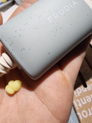 [후르디아] 끈적임 없는 착한성분 비건  핸드크림 3종 — 5점을 준 리뷰어가 2022년 11월 올린 사용 사진
