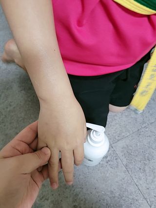 [닥터문] 프리미엄 알로에베라 선크림 500ml — 5점을 준 리뷰어가 2022년 6월 올린 사용 사진