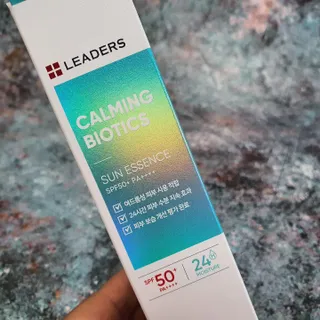 리더스코스메틱 리더스 카밍 바이오틱스 선 에센스 SPF 50+ PA++++ — 5점을 준 리뷰어가 2022년 5월 올린 사용 사진