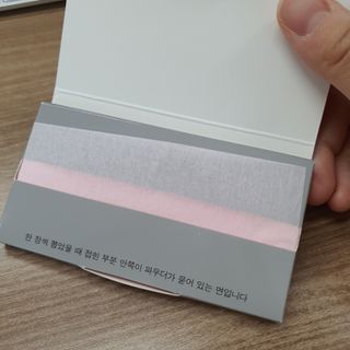 [갸스비] 메이크업은 그대로, 피지만 쏙 - BB킵 오일컨트롤 파우더 페이퍼 — 5점을 준 리뷰어가 2021년 7월 올린 사용 사진