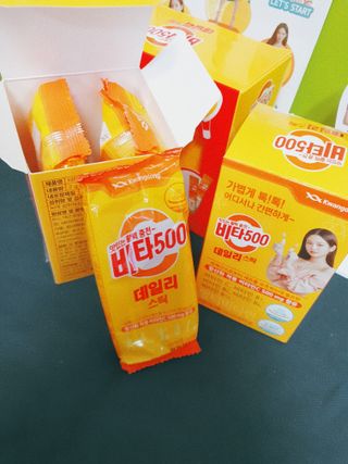 광동생활건강 [제니에디션] 비타500데일리스틱 gift set 60포+제니굿즈 3종+쇼핑백 — 5점을 준 리뷰어가 2021년 11월 올린 사용 사진