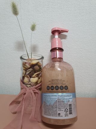 벨먼 내추럴스파 수분광채 스크럽 바디워시 600ml 5종 — 5점을 준 리뷰어가 2022년 5월 올린 사용 사진