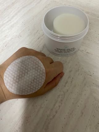 오투에니원 화이트 스완 갈락토미세스 비타민 C 필링 패드 60매 — 5점을 준 리뷰어가 2023년 1월 올린 사용 사진