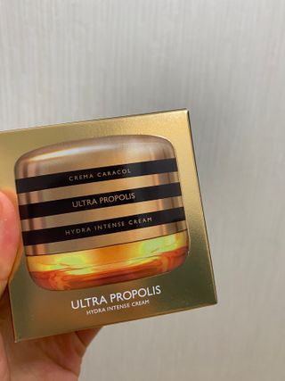자민경 크레마카라콜 울트라 프로폴리스 하이드라 인텐스 크림 50ml — 5점을 준 리뷰어가 2021년 1월 올린 사용 사진
