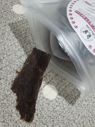 [졸리졸리] 말고기 육포 간식 (HORSE MEAT JERKY) — 5점을 준 리뷰어가 2023년 1월 올린 사용 사진