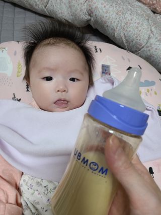 유비맘 PPSU 젖병 노꼭지_260ml_컬러 랜덤 발송 — 4점을 준 리뷰어가 2020년 12월 올린 사용 사진