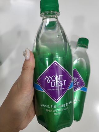 몽베스트 Montbest with Sparkling water Plain 20병 — 5점을 준 리뷰어가 2022년 9월 올린 사용 사진