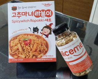 더밥  고추마녀 라볶이 +  나이스미 무설탕 현미후레이크 — 5점을 준 리뷰어가 2021년 10월 올린 사용 사진