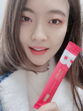 디오르 버닝레드 — 5점을 준 리뷰어가 2022년 2월 올린 사용 사진