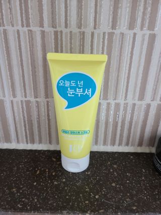 IO 아이오 오늘도 넌 눈부셔 - 데일리 스크럽 클렌징폼 — 5점을 준 리뷰어가 2021년 2월 올린 사용 사진