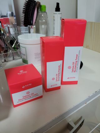 아이앤립 / EYENLIP 아이앤립 연어오일 리바이탈라이징 토너+앰플+크림 3종 세트 — 3점을 준 리뷰어가 2021년 6월 올린 사용 사진